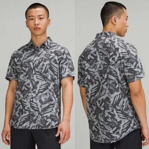 Lululemon Shirt Men Medium Gray Airing Easy Spray Leaf Short Sleeve Casual Rhino